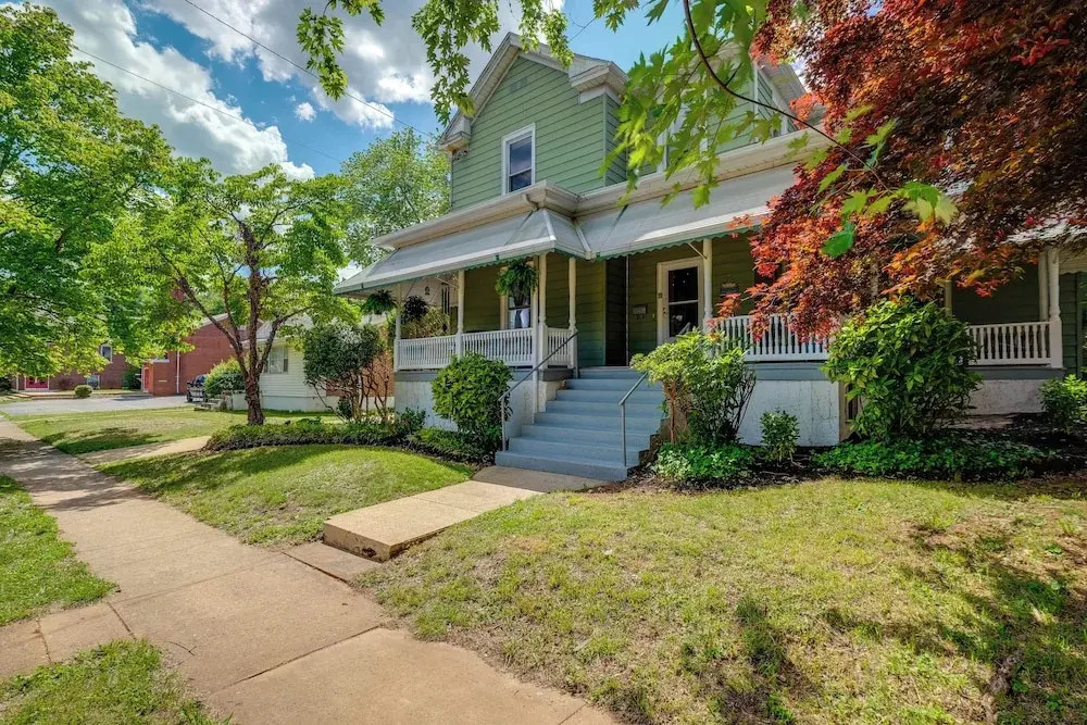 3 Mi to Liberty U: Apt w/ Full Kitchen & King Bed!