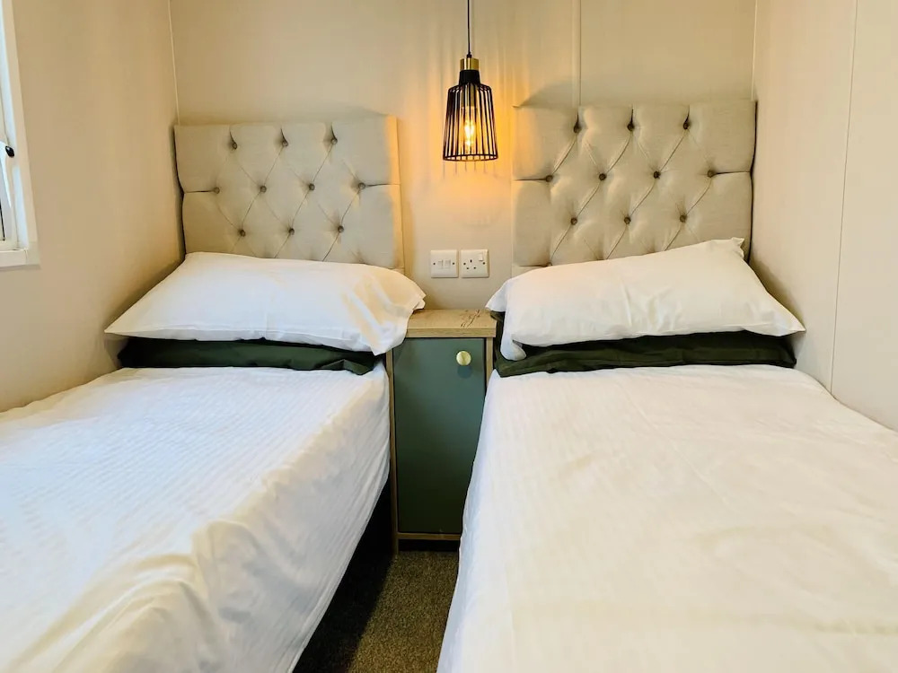 Dog Friendly Park 5 Miles From Bude 2 bed Caravan