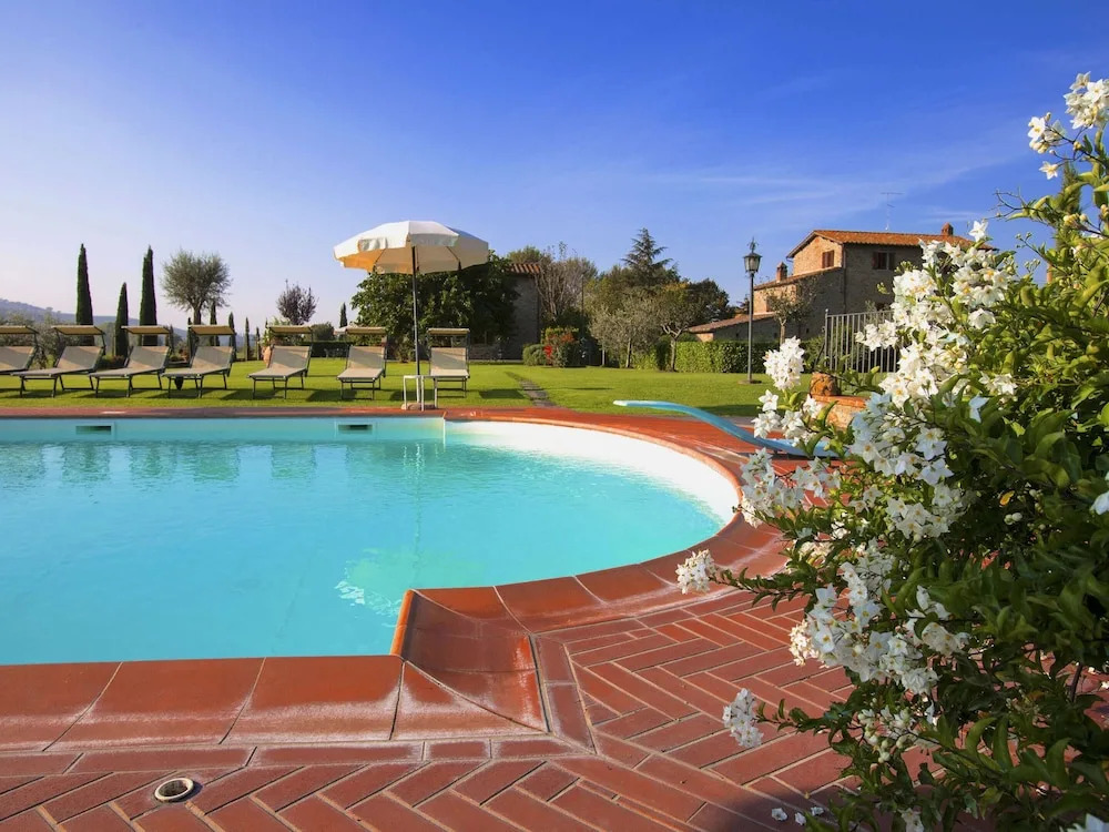 Apartment in Cortona With Pool and Hill Views
