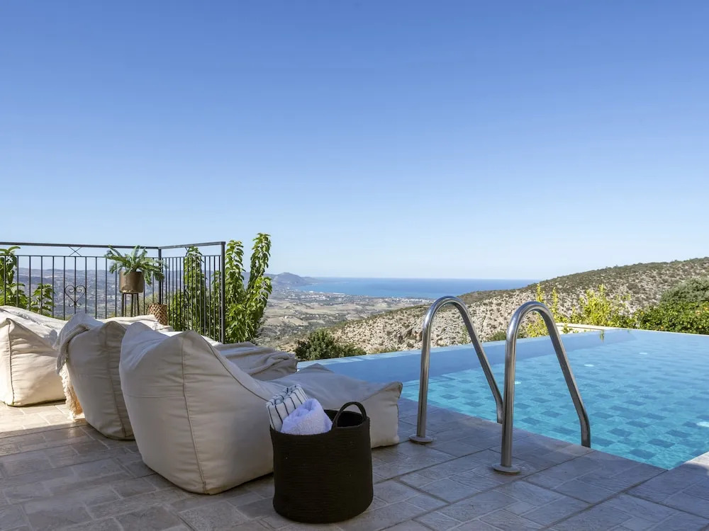 3-bdr Villa With Stunning Infinity Pool
