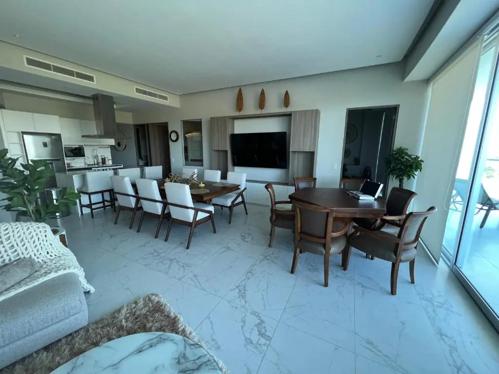 Maritima playa by Peninsula