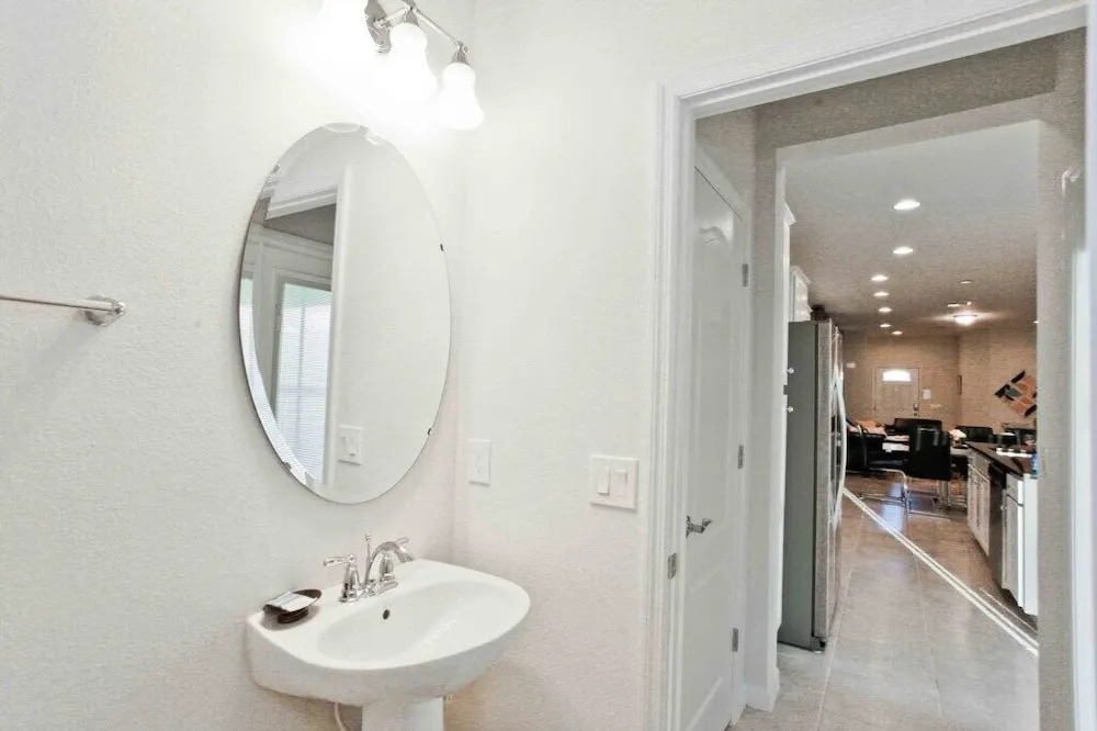 @westside Pool With Game Room & Video Game 5 Bedroom Home