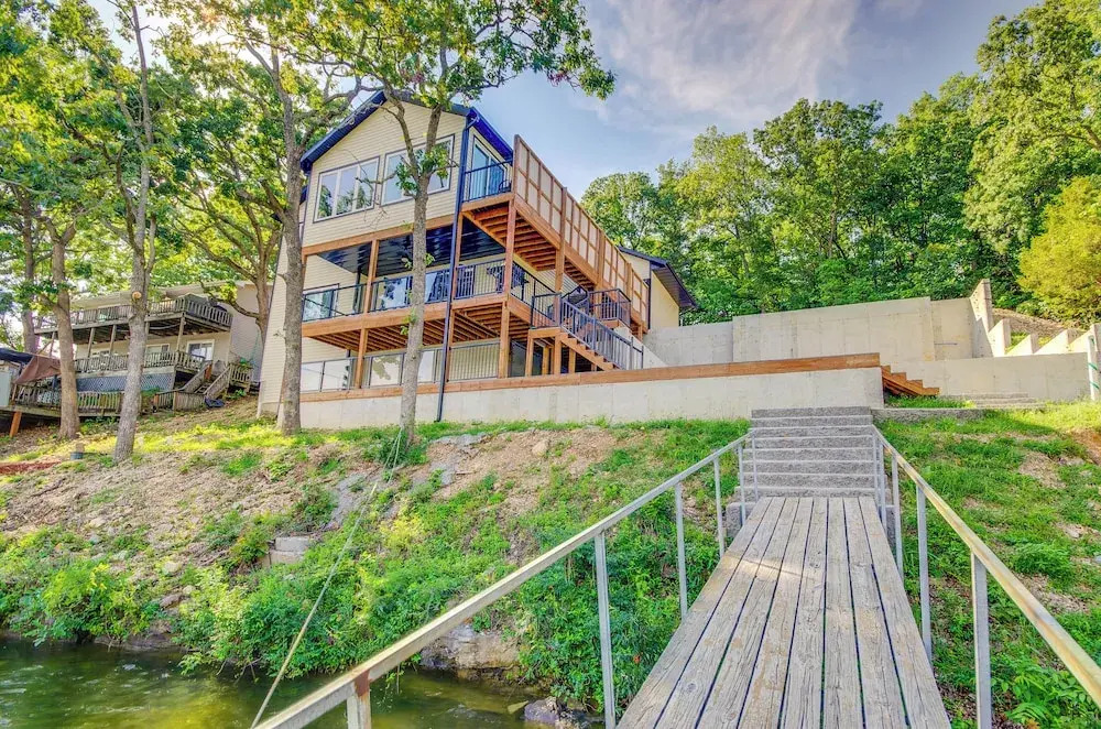 Lakefront Osage Beach Retreat w/ Boat Slip!