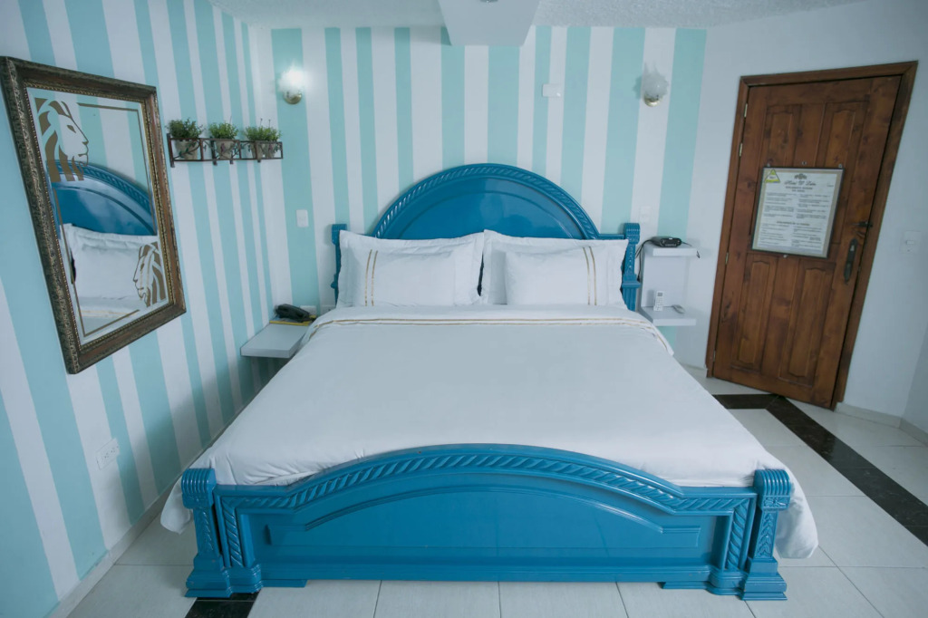 Hotel D Leon