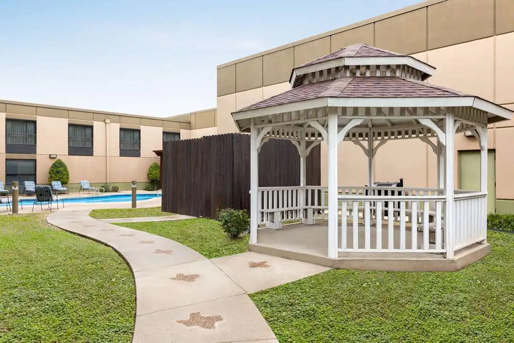 Best Western PLUS Dallas Hotel & Conference Center