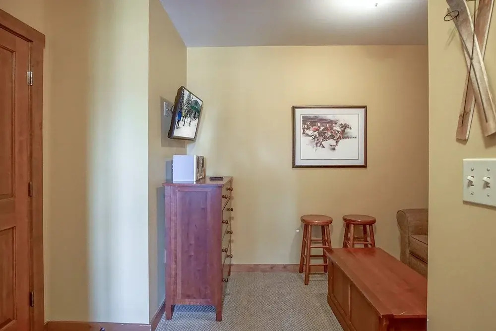 Allegheny Springs 140 Ground Level, Slope Side, Snowshoe Resort Village Center 2 Bedroom Plus Den
