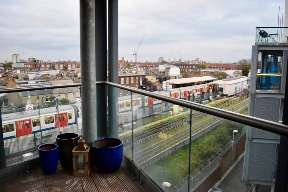Homely Flat With Balcony in Parsons Green