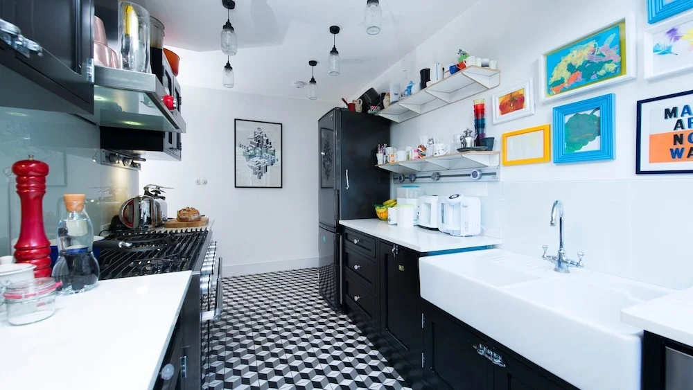 Fashionable 3BR Family Home in Battersea