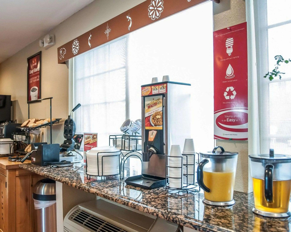 Econo Lodge Inn & Suites Santa Fe South