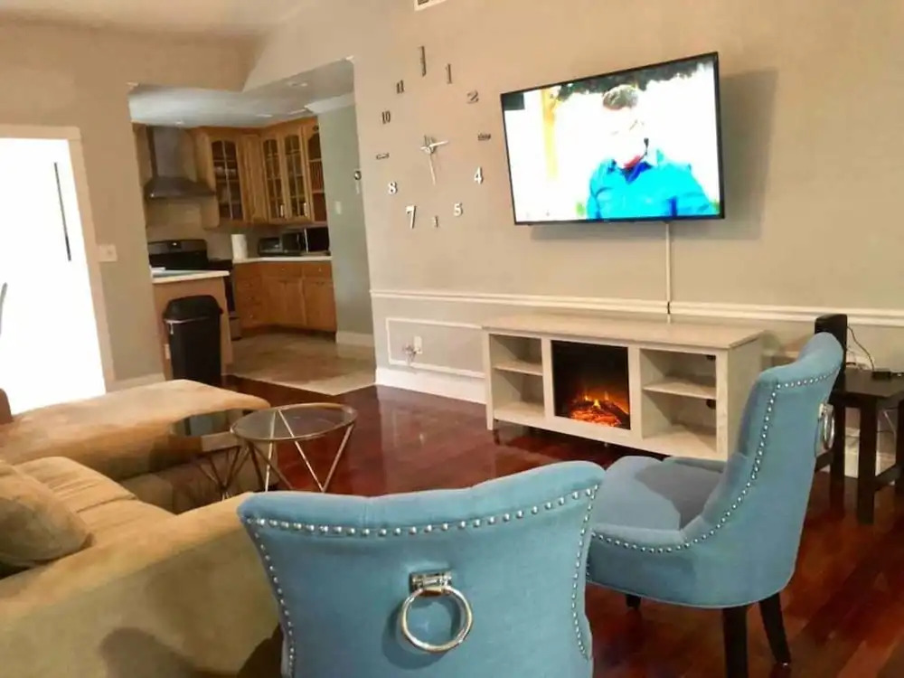 6151 Sandcrest · Next to Universal. Pool Sleep 9. Walk to Park