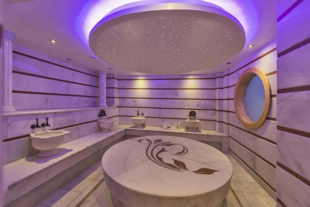 Glorious Hotel