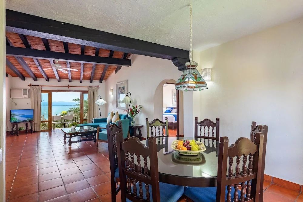 WIVC Conchas Chinas Condo - Stunning Ocean & Mountain Views, Close To The Beach & Romantic Zone