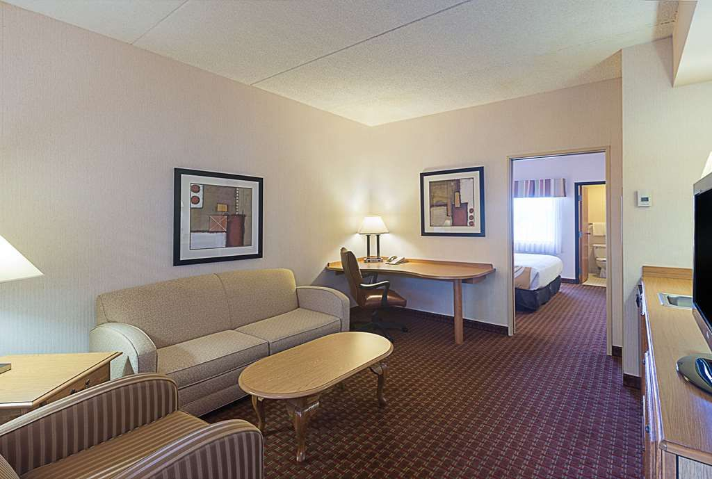 Quality Suites Lansing West