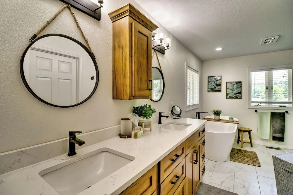 Cotter Home w/ Direct Access to White River!