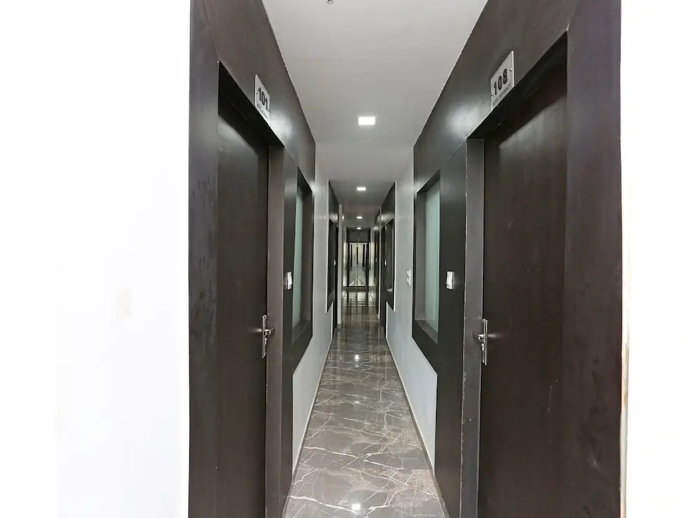 OYO 13576 Hotel Residency