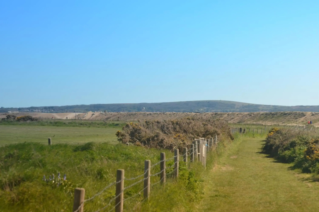 THE HIDEAWAY - LUXURY SELF CATERING COASTAL APARTMENT WITH PRIVATE ENTRANCE - JUST A FEW MINUTES WALK TO THE BEACH with FREE PRIVATE OFF ROAD PARKING