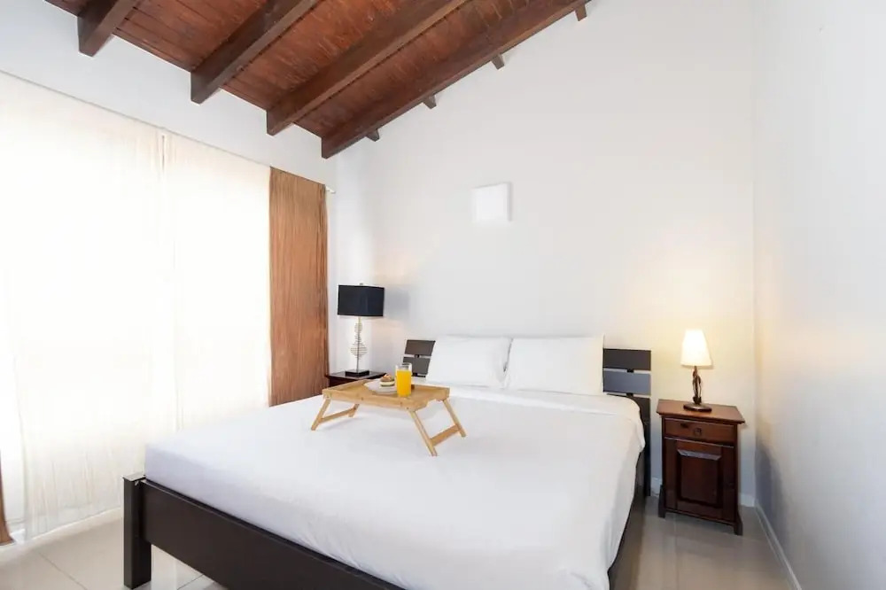 2br2 5BA Townhouse w Pool 3min Walk 2 Eaglebeach