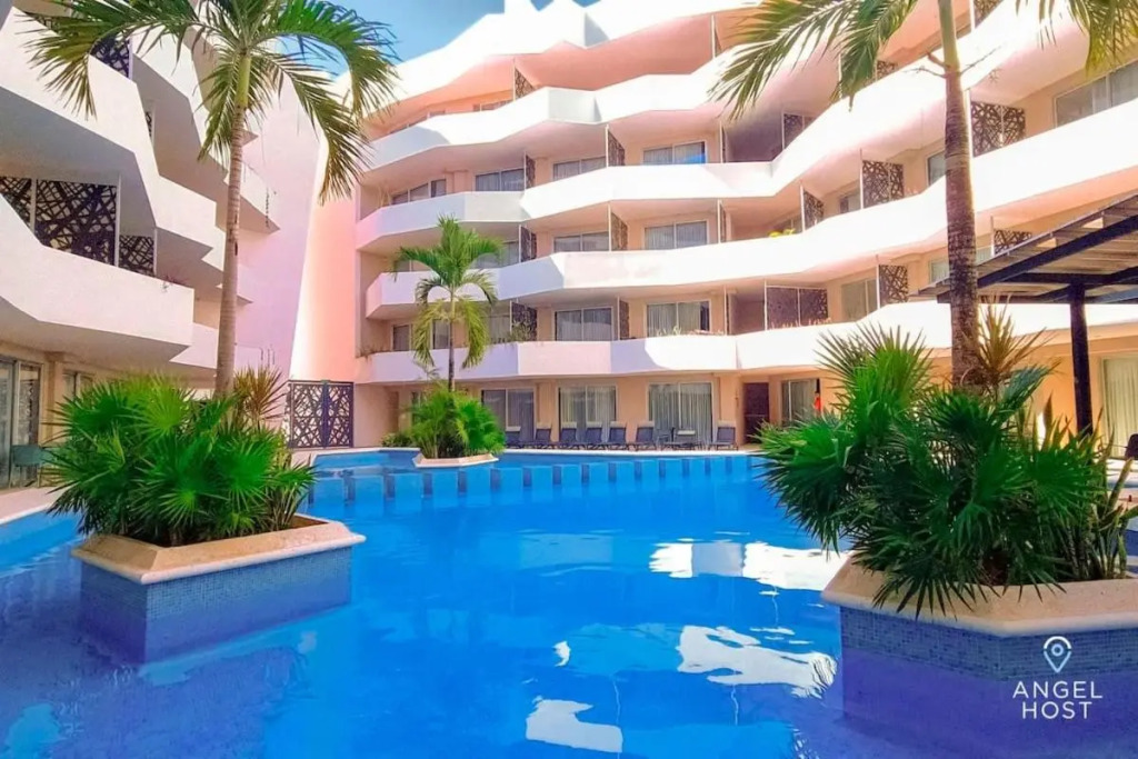 2Br W Dual Pools, Near Beach & 5Th Ave