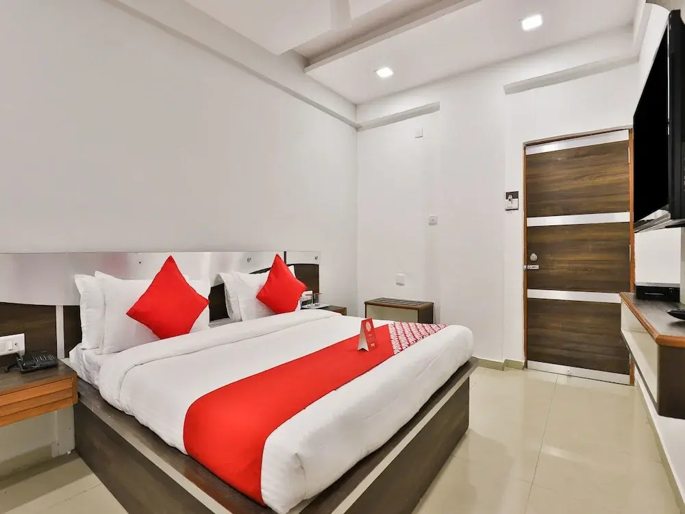 OYO 13776 Hotel Grand Sahara