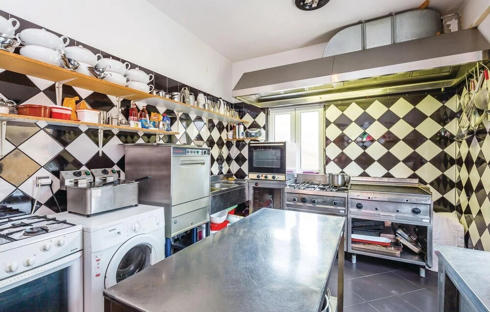 Gorgeous Home In Metajna
