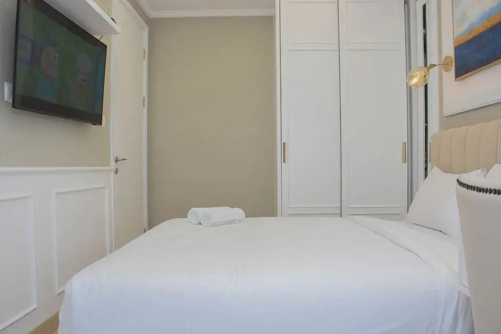 Modern And Comfy 2Br At Menteng Park Apartment