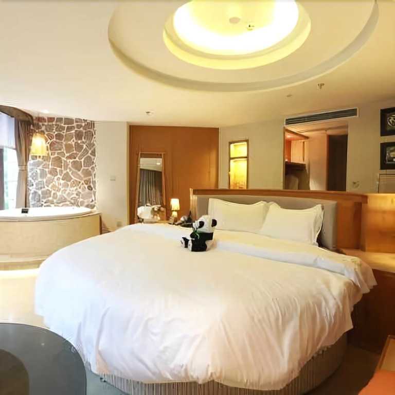 Qiliping Peninsula Hotel