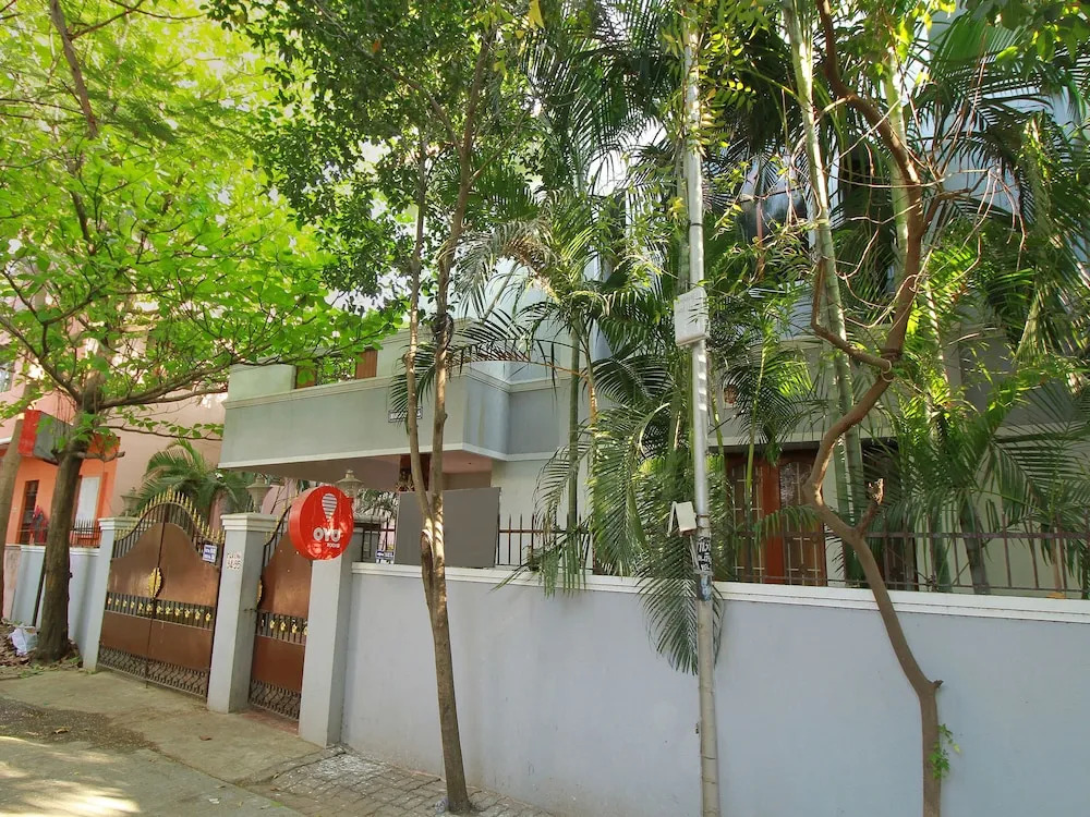 OYO 5287 White Glow Apartments