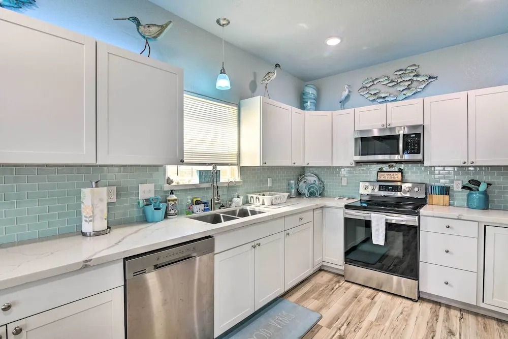 Gulf-View Home w/ Dog Run in Surfside Beach
