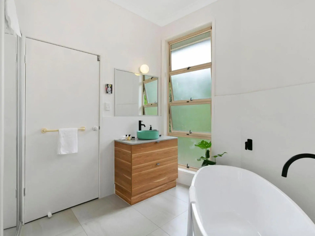 18 Adams St The Beach Shack fabulous location close to the beach