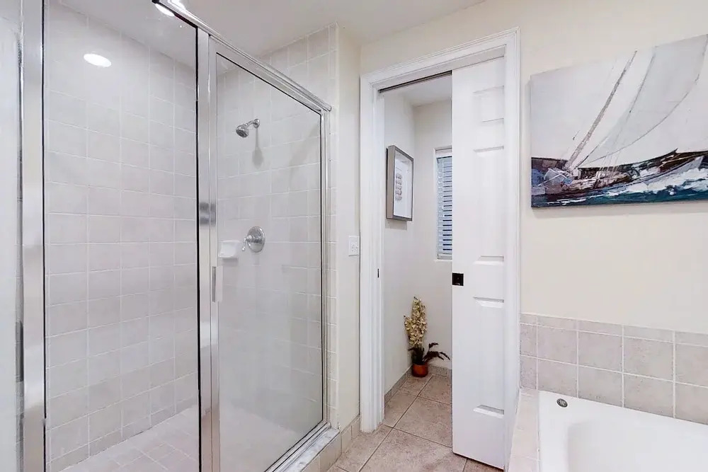 Home Near Beach With Free Wifi, Shared Pool, Central AC, Private W/D