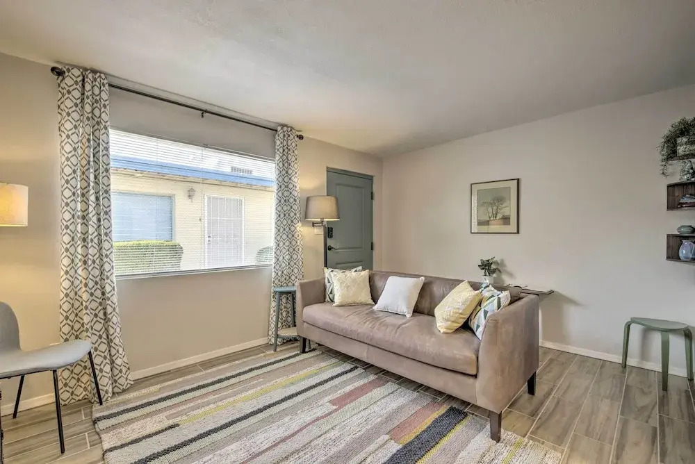 Walk to Old Town Scottsdale: Apartment w/ Patio!