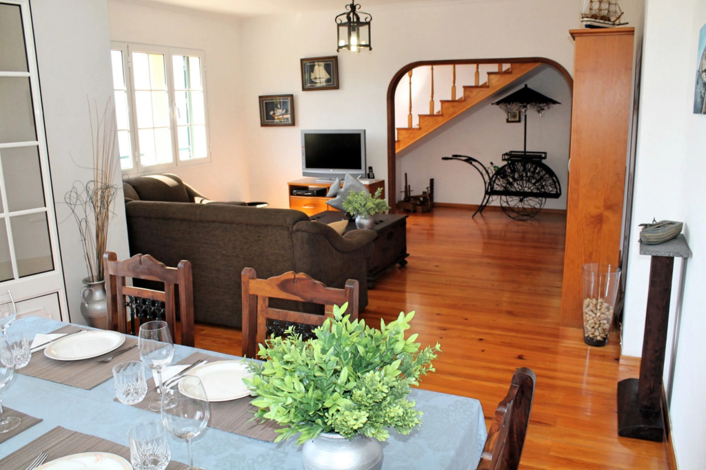 Perched above village with heated pool & ocean views | Casa Jardim Mar