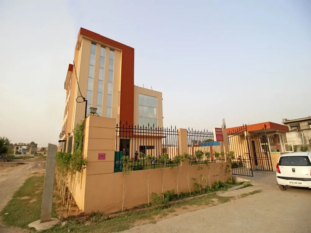Collection O 6343 Hotel City Rooms Greater Noida