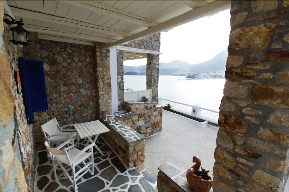 Studios Niovi Serifos
