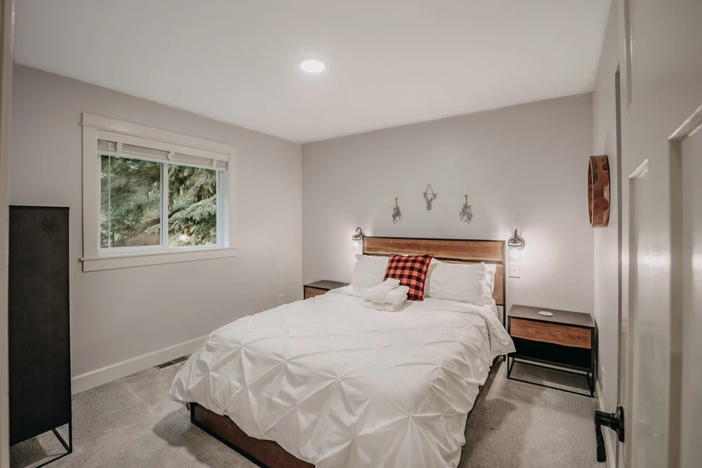 Snowline Cabin #69 - An Elegant Country Home! Sleeps 8