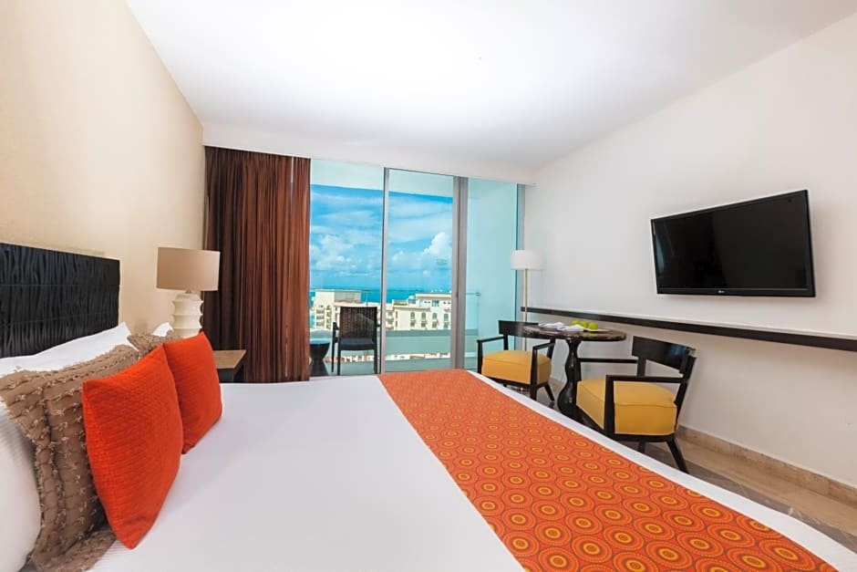 Двухместный номер Standard Resort View (двуспальная кровать) в Krystal Grand Cancun