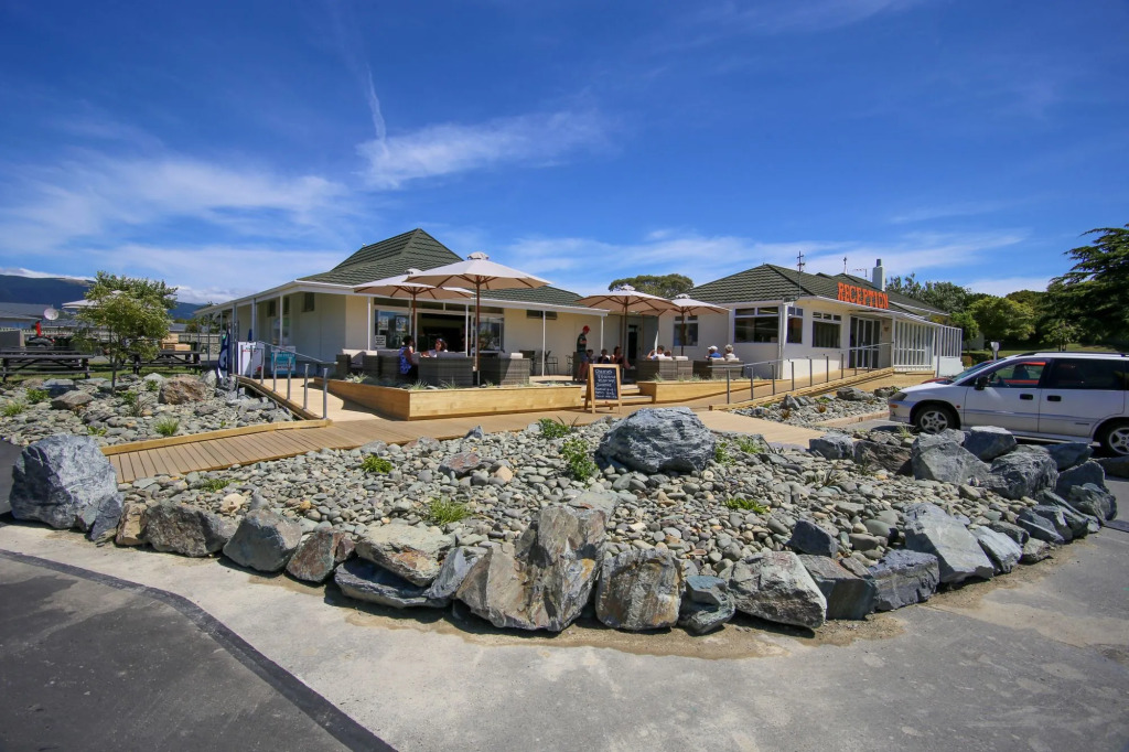 Tāhuna Beach Holiday Park