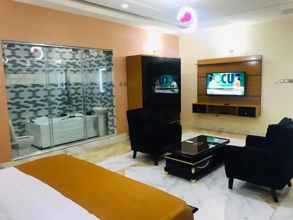 King Dee Suites and Apartments