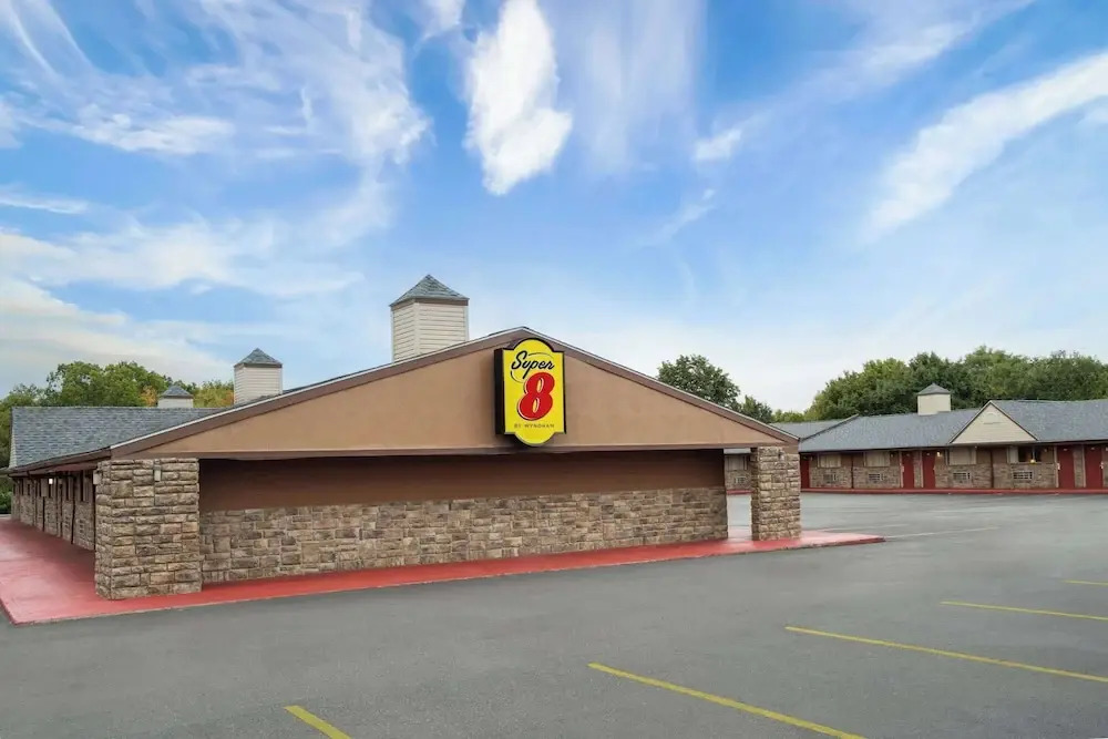 Super 8 by Wyndham Youngstown North