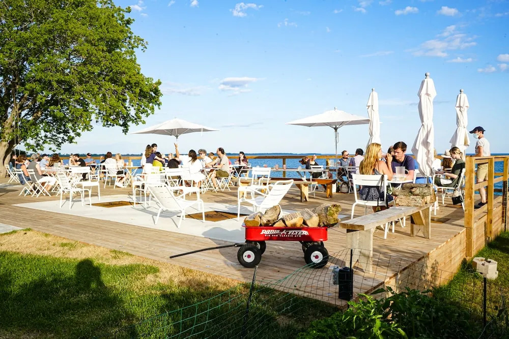 The Lakeside Motel & Restaurant