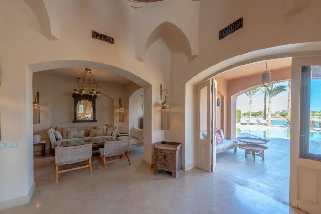 Chic 3BR Villa West Golf with Pool, Lagoon View & Guest House