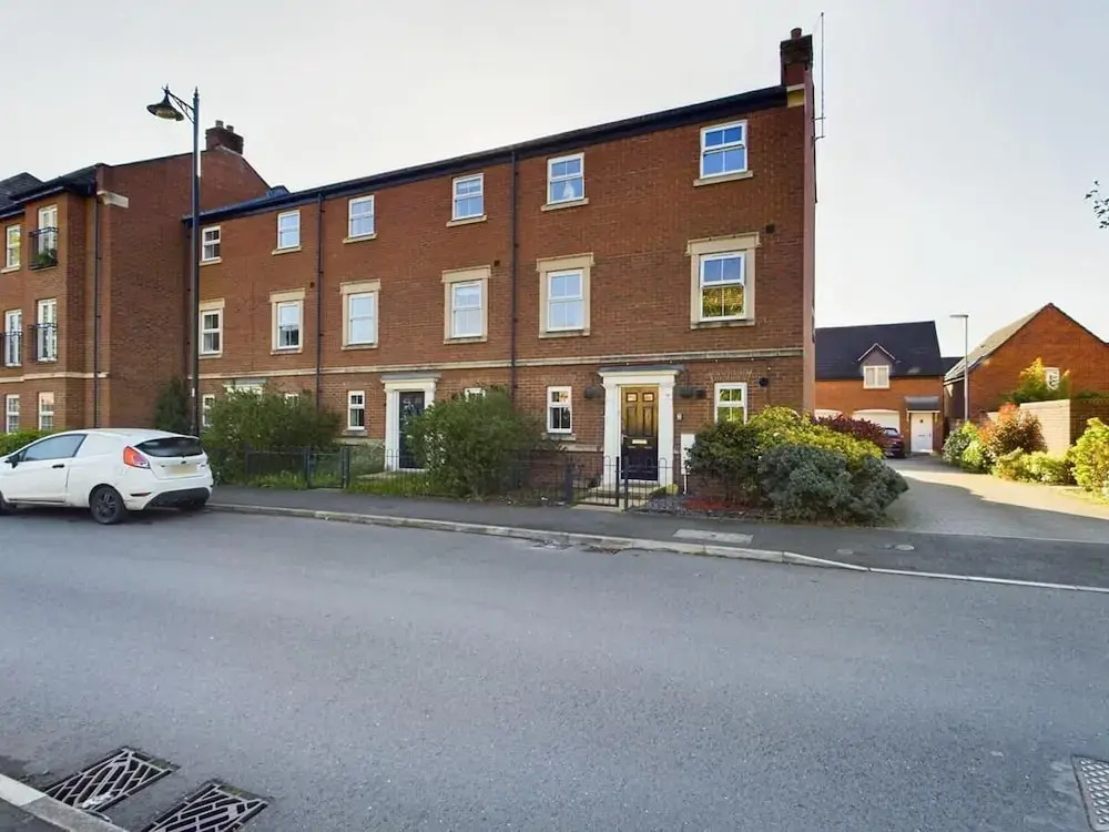 Riverfront Staffordshire Retreat
