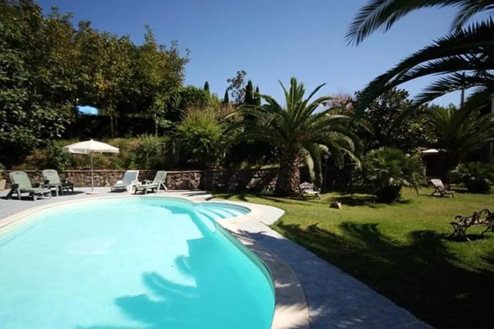 Villa Bronze