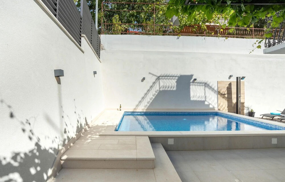 Amazing Home in Podstrana With Outdoor Swimming Pool, Wifi and 5 Bedrooms