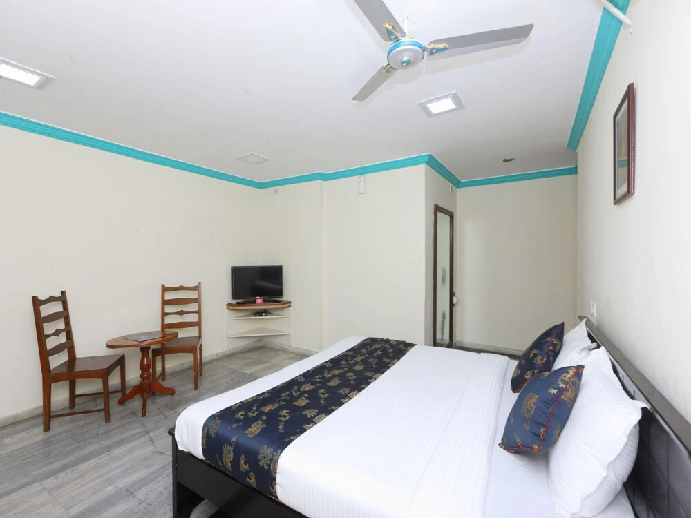OYO 13297 Neha Residency