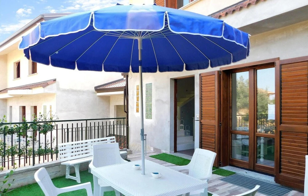 Amazing Home in Soverato With 3 Bedrooms and Wifi