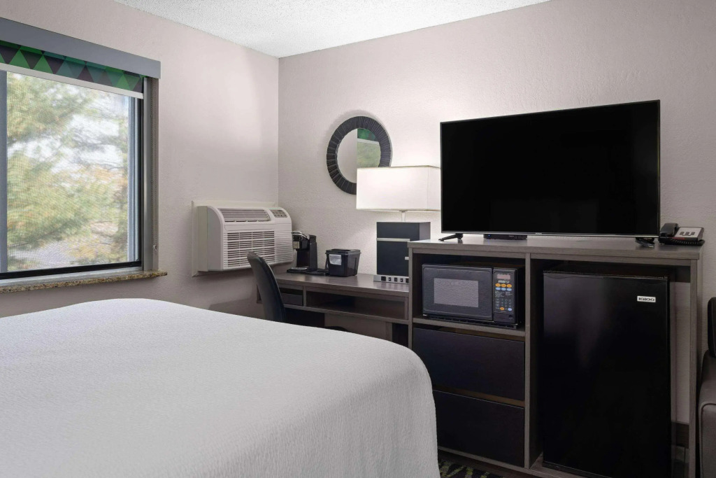 Baymont Inn & Suites by Wyndham