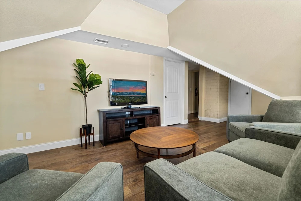 Jaybird Lodge
