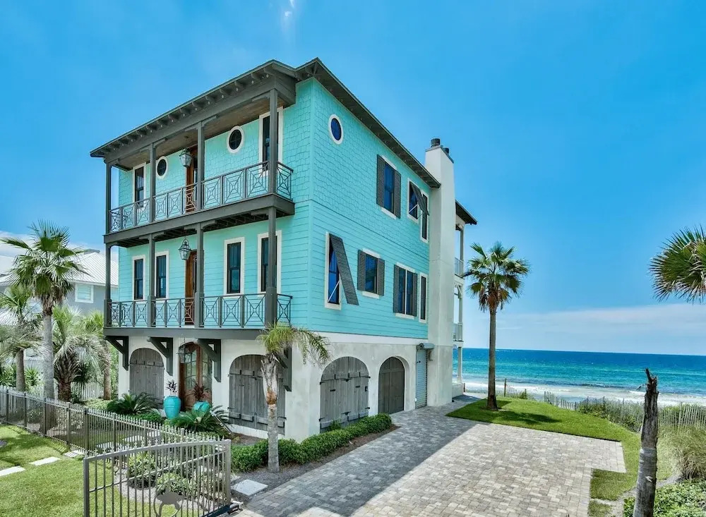 Tangled In Blue 5 Bedroom Holiday Home by Five Star Properties