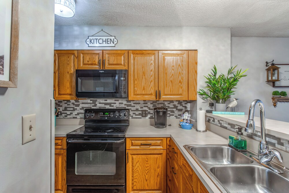 Steps to Ocean: Convenient Myrtle Beach Townhome!